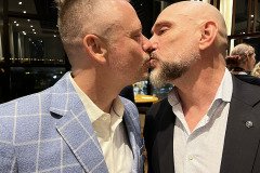 tim-mark kissing